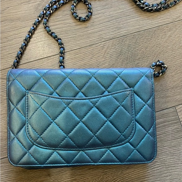 Metallic Chanel Lambskin Wallet on a Chain - Picture 4 of 10